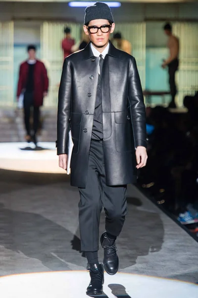 Look 29